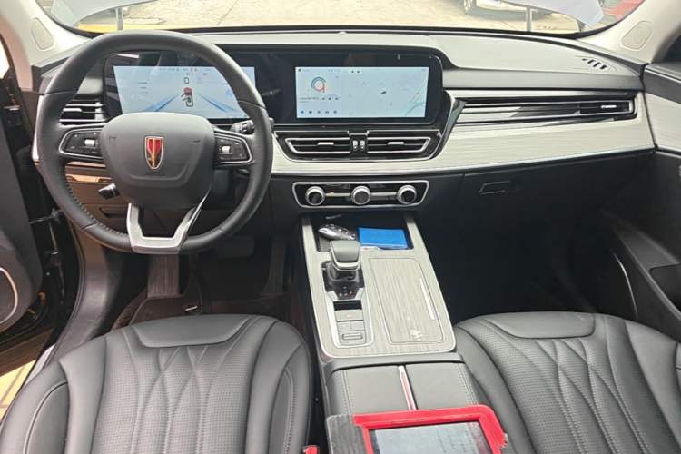 Used Hongqi HS5 2025 2.0T Two-Wheel Drive 600 000-Vehicle Commemorative Edition Center Console