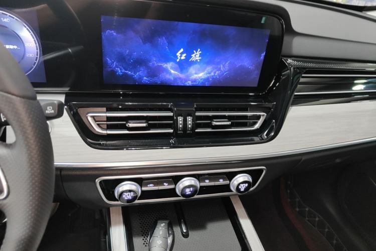 Used Hongqi HS5 2025 2.0T Two-Wheel Drive 600 000-Vehicle Commemorative Edition Center Console