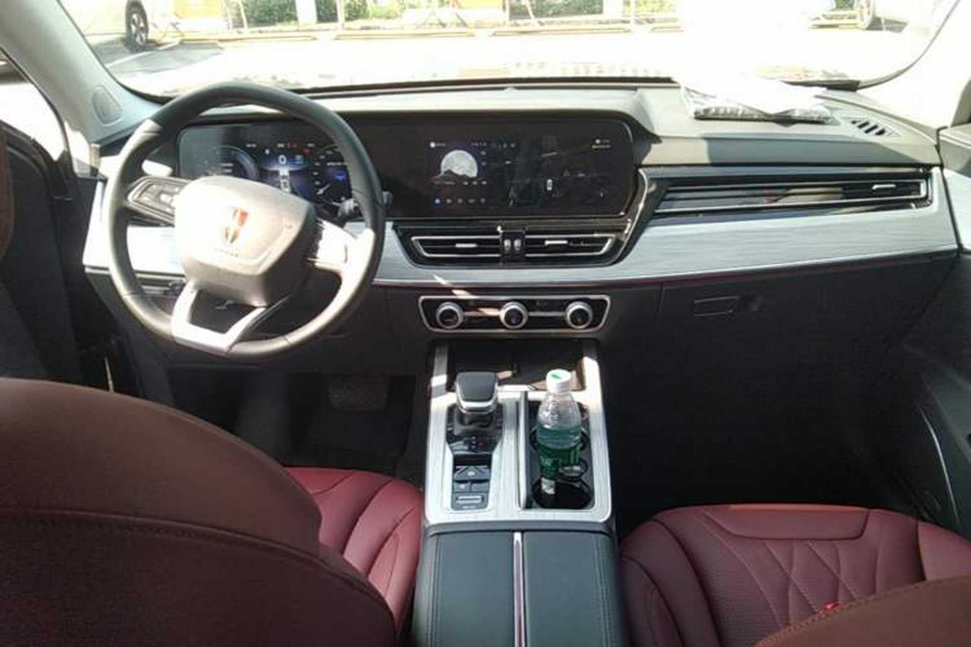 Used Hongqi HS5 2025 2.0T Two-Wheel Drive Flagship Pro Edition Center Console