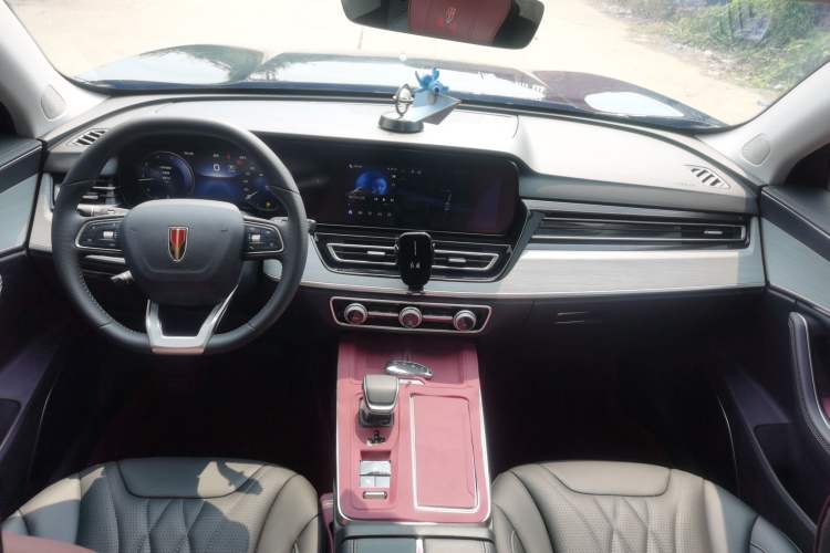 Used Hongqi HS5 2025 2.0T Two-Wheel Drive 600 000-Vehicle Commemorative Edition Center Console