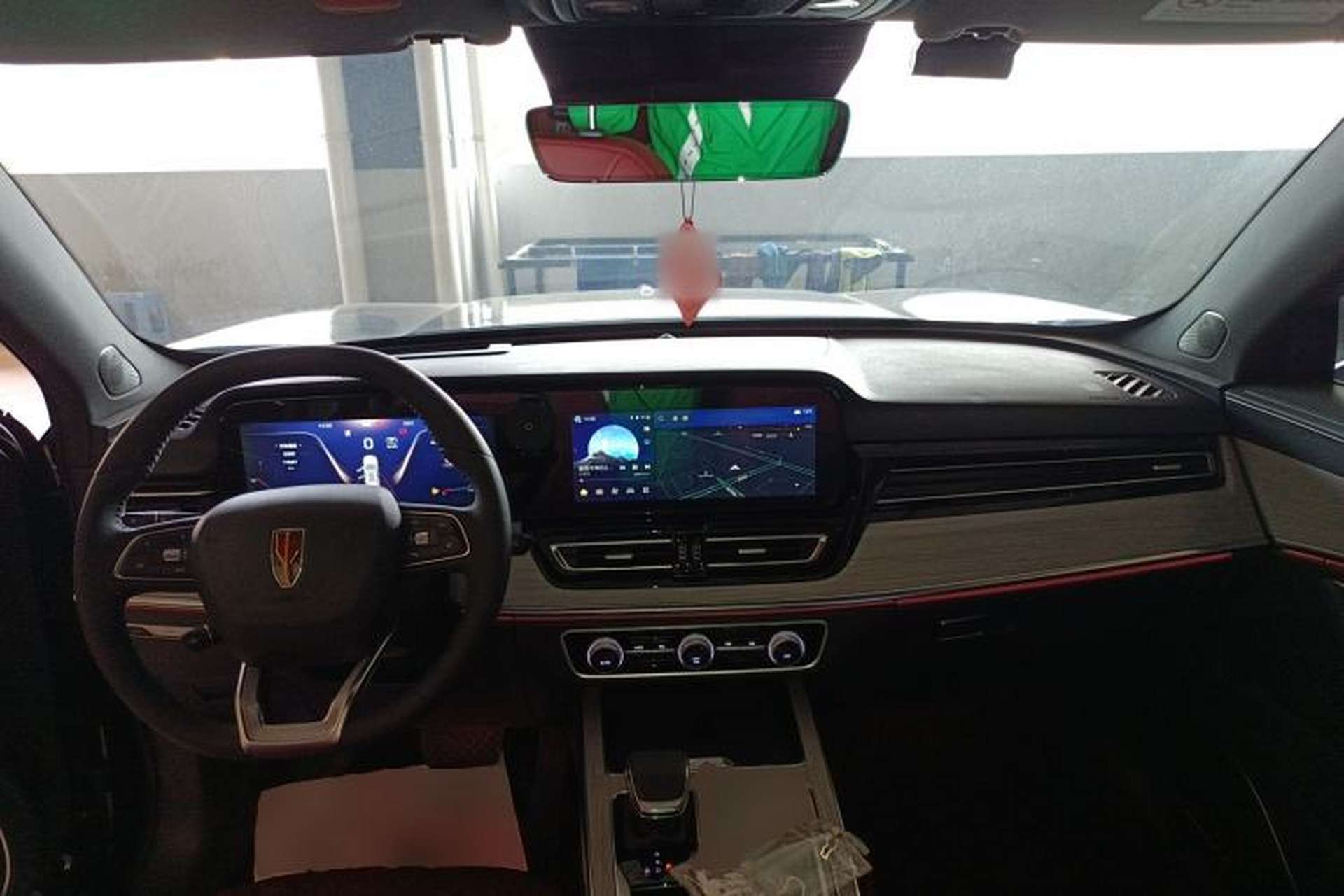 Used Hongqi HS5 2025 2.0T Two-Wheel-Drive Xuan Ying Edition Center Console