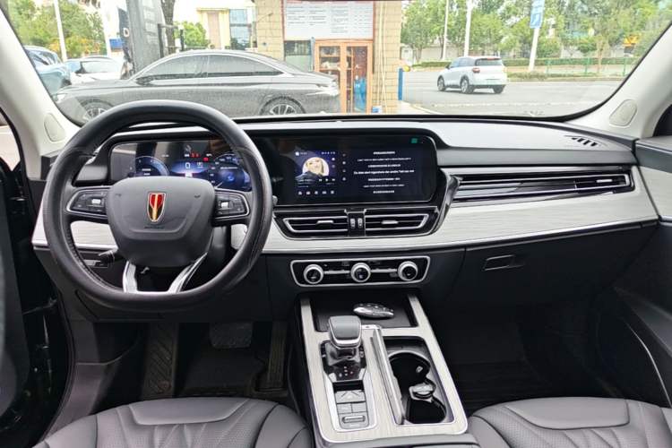 Used Hongqi HS5 2025 2.0T Two-Wheel Drive Flagship Pro Edition Center Console