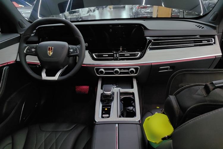 Used Hongqi HS5 2025 2.0T All-Wheel-Drive Xuan Ying Version Center Console