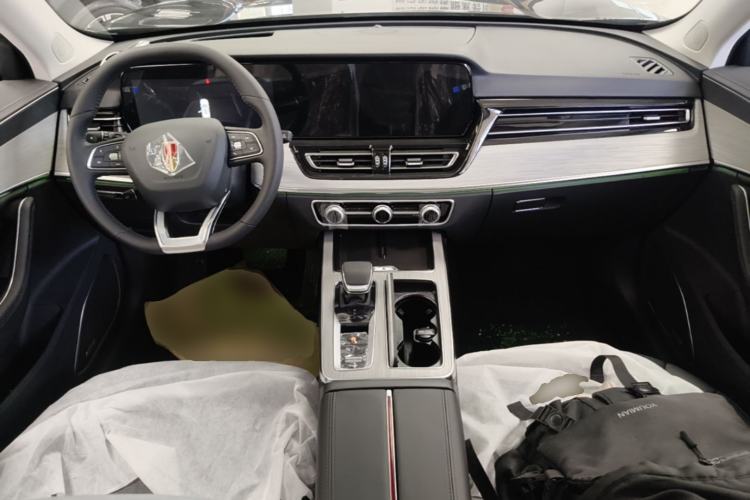 Used Hongqi HS5 2025 2.0T Two-Wheel Drive Flagship Pro Edition Center Console