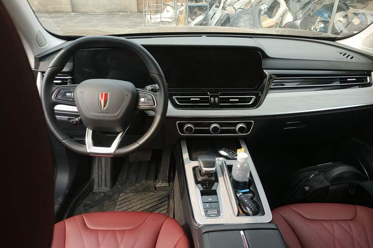 Used Hongqi HS5 2025 2.0T All-Wheel-Drive Flagship Pro Edition Center Console