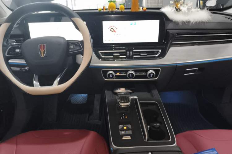 Used Hongqi HS5 2025 2.0T Two-Wheel-Drive Xuan Ying Edition Center Console
