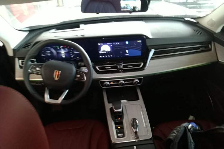 Used Hongqi HS5 2025 2.0T Two-Wheel Drive Flagship Pro Edition Center Console