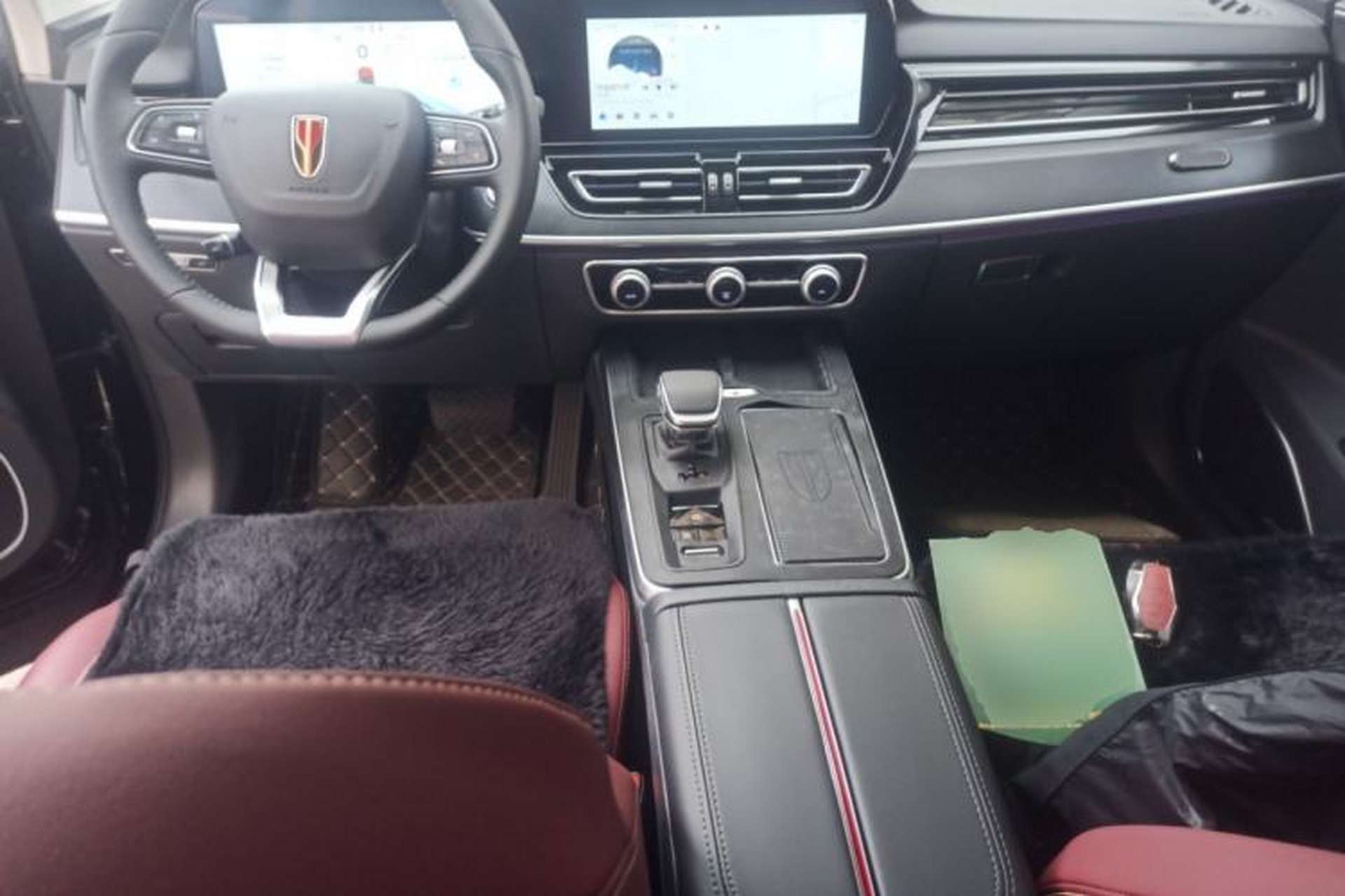 Used Hongqi HS5 2025 2.0T Two-Wheel-Drive Xuan Ying Edition Center Console