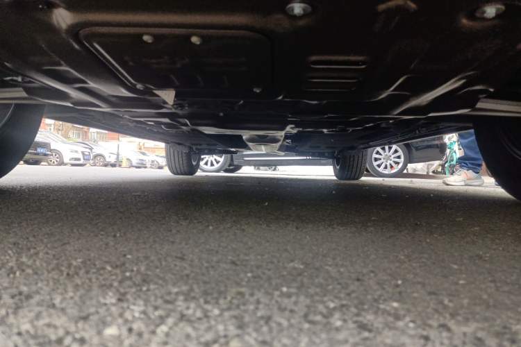 Used Hongqi HS5 2025 2.0T Two-Wheel Drive Flagship Pro Edition Chassis Front