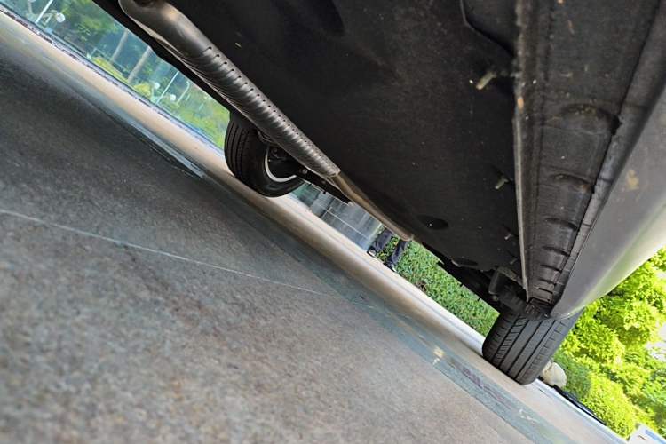 Used Hongqi HS5 2025 2.0T Two-Wheel Drive Flagship Pro Edition Chassis Front Left