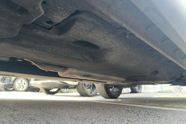 Used Hongqi HS5 2025 2.0T All-Wheel-Drive Flagship Pro Edition Chassis Front Left
