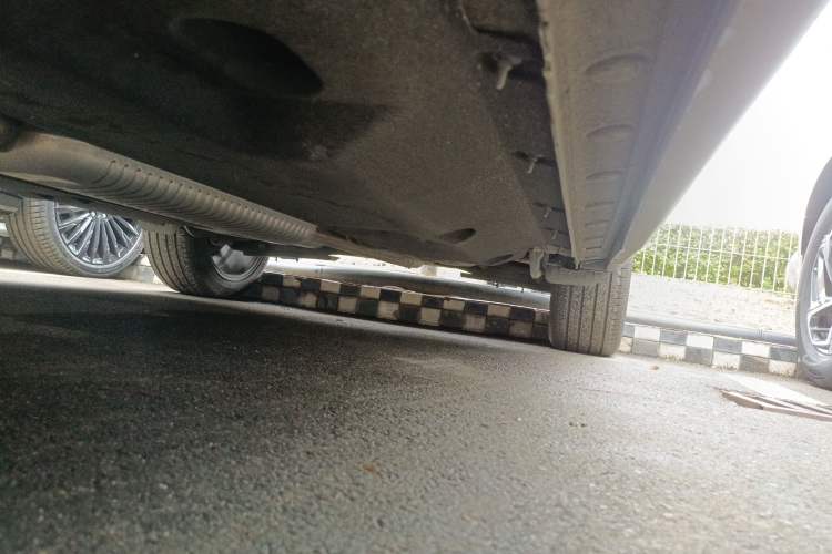 Used Hongqi HS5 2025 2.0T All-Wheel-Drive Flagship Pro Edition Chassis Front Left