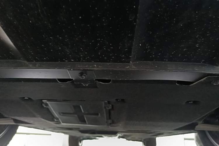 Used Hongqi HS5 2025 2.0T Two-Wheel Drive Flagship Pro Edition Chassis Front
