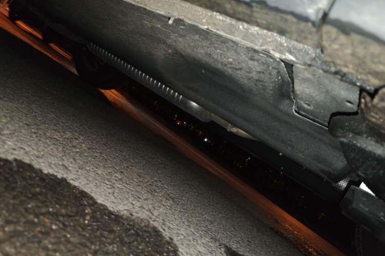 Used Hongqi HS5 2025 2.0T Two-Wheel Drive 600 000-Vehicle Commemorative Edition Chassis Front Right