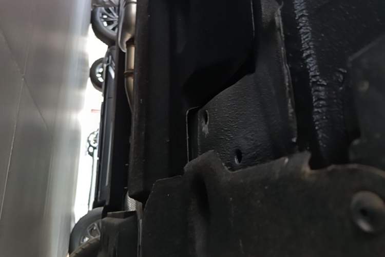 Used Hongqi HS5 2025 2.0T Two-Wheel Drive Flagship Pro Edition Chassis Front Right