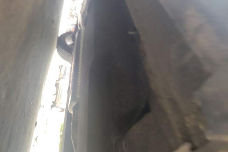 Used Hongqi HS5 2025 2.0T Two-Wheel Drive 600 000-Vehicle Commemorative Edition Chassis Front Right