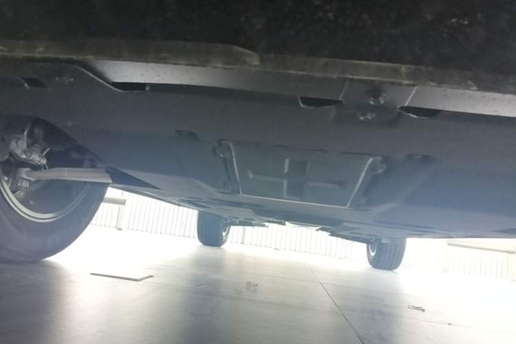 Used Hongqi HS5 2025 2.0T Two-Wheel Drive Flagship Pro Edition Chassis Front