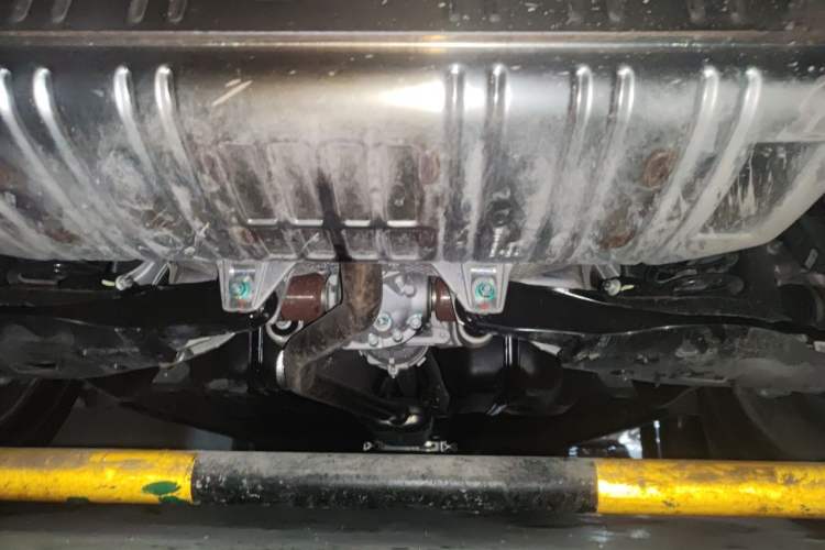 Used Hongqi HS5 2025 2.0T All-Wheel-Drive Flagship Pro Edition Chassis Rear