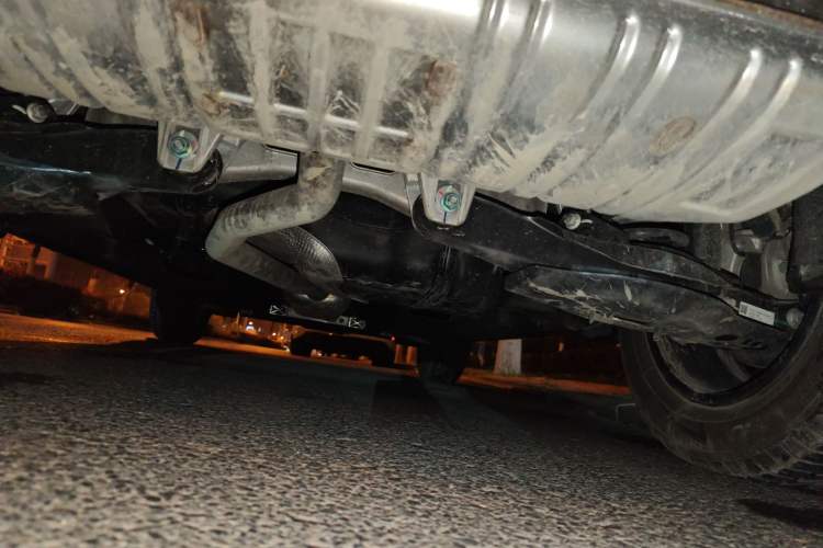 Used Hongqi HS5 2025 2.0T Two-Wheel Drive 600 000-Vehicle Commemorative Edition Chassis Rear