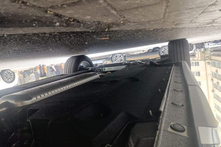 Used Hongqi HS5 2025 2.0T Two-Wheel Drive Flagship Pro Edition Chassis Rear Left