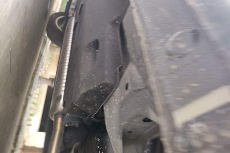 Used Hongqi HS5 2025 2.0T Two-Wheel Drive 600 000-Vehicle Commemorative Edition Chassis Rear Left