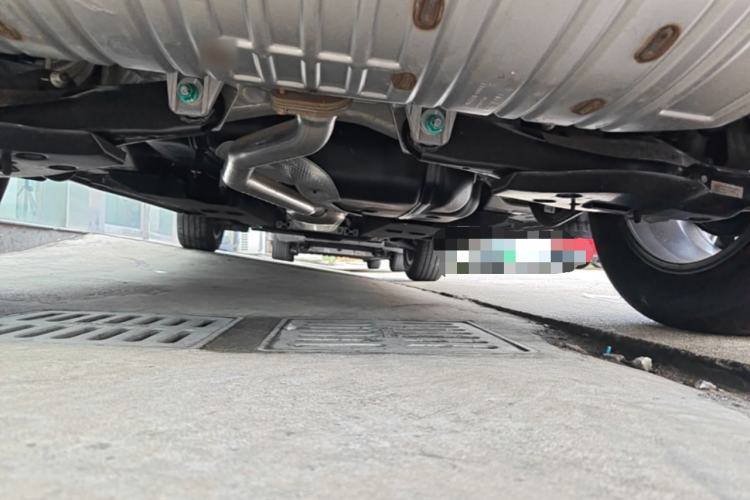 Used Hongqi HS5 2025 2.0T Two-Wheel Drive Flagship Pro Edition Chassis Rear