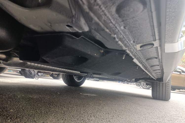 Used Hongqi HS5 2025 2.0T Two-Wheel Drive Flagship Pro Edition Chassis Rear Right