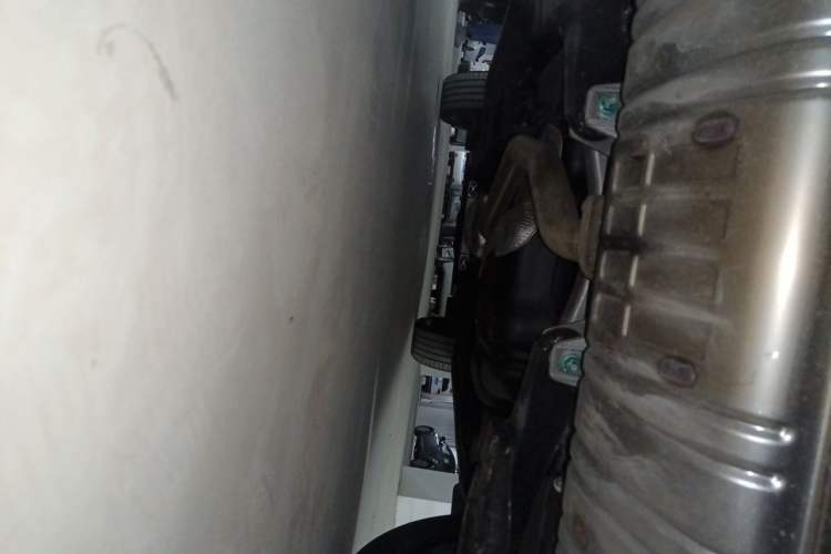 Used Hongqi HS5 2025 2.0T Two-Wheel-Drive Xuan Ying Edition Chassis Rear