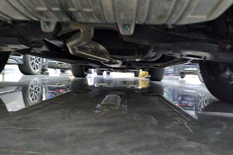 Used Hongqi HS5 2025 2.0T Two-Wheel-Drive Xuan Ying Edition Chassis Rear