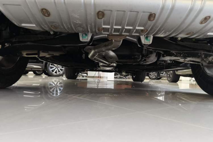 Used Hongqi HS5 2025 2.0T Two-Wheel Drive Flagship Pro Edition Chassis Rear