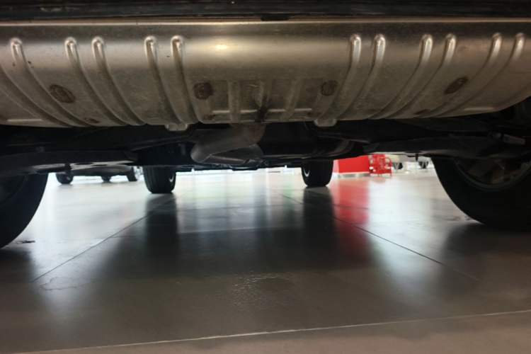 Used Hongqi HS5 2025 2.0T Two-Wheel Drive Flagship Pro Edition Chassis Rear