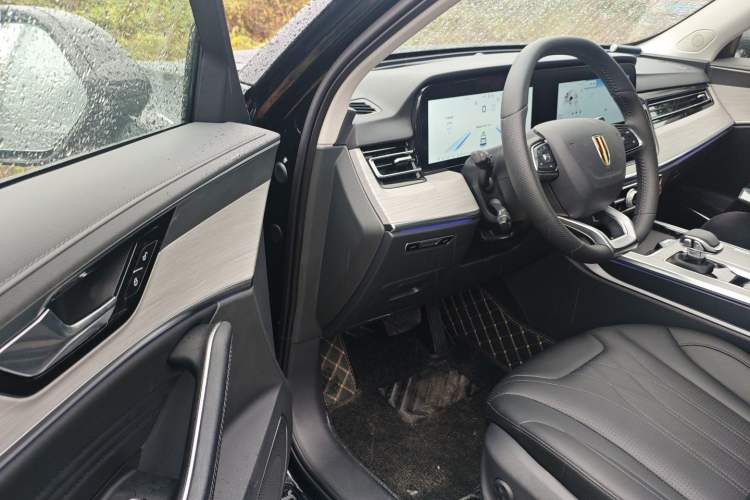 Used Hongqi HS5 2025 2.0T Two-Wheel Drive Flagship Pro Edition Driver Seat