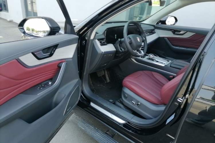 Used Hongqi HS5 2025 2.0T Two-Wheel Drive Flagship Pro Edition Driver Seat