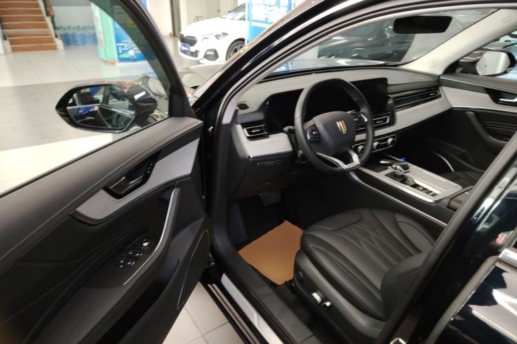 Used Hongqi HS5 2025 2.0T Two-Wheel Drive 600 000-Vehicle Commemorative Edition Driver Seat
