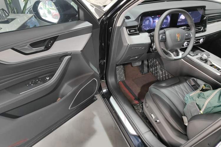 Used Hongqi HS5 2025 2.0T Two-Wheel Drive 600 000-Vehicle Commemorative Edition Driver Seat