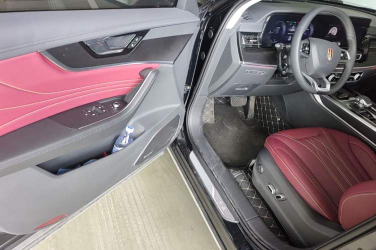 Used Hongqi HS5 2025 2.0T Two-Wheel-Drive Xuan Ying Edition Driver Seat