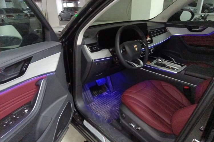 Used Hongqi HS5 2025 2.0T Two-Wheel-Drive Xuan Ying Edition Driver Seat