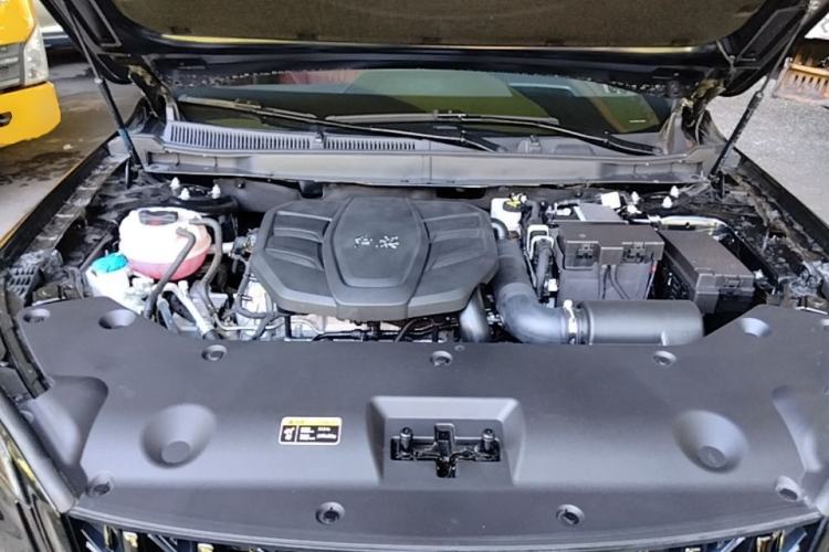 Used Hongqi HS5 2025 2.0T All-Wheel-Drive Xuan Ying Version Engine Bay
