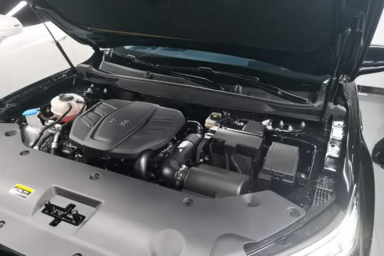 Used Hongqi HS5 2025 2.0T Two-Wheel Drive Flagship Pro Edition Engine Bay