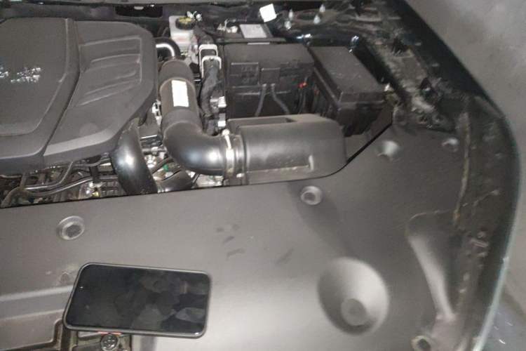 Used Hongqi HS5 2025 2.0T All-Wheel-Drive Flagship Pro Edition Engine Bay Left