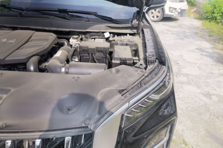Used Hongqi HS5 2025 2.0T Two-Wheel Drive Flagship Pro Edition Engine Bay Left