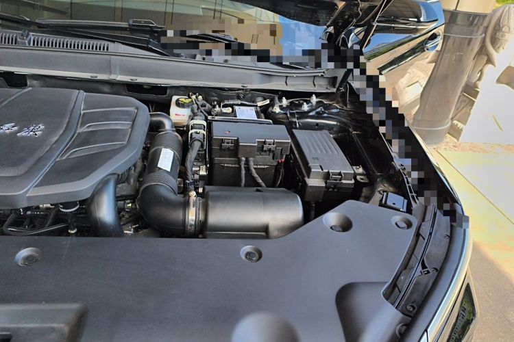 Used Hongqi HS5 2025 2.0T Two-Wheel Drive Flagship Pro Edition Engine Bay Left