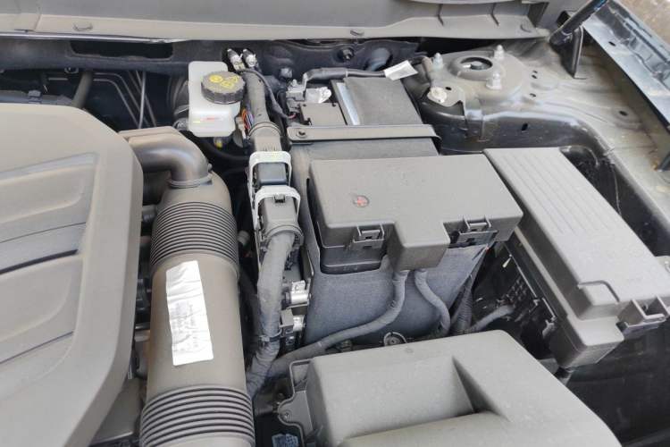 Used Hongqi HS5 2025 2.0T Two-Wheel Drive Flagship Pro Edition Engine Bay Left