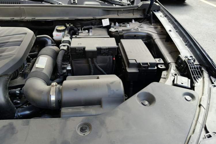 Used Hongqi HS5 2025 2.0T Two-Wheel Drive Flagship Pro Edition Engine Bay Left