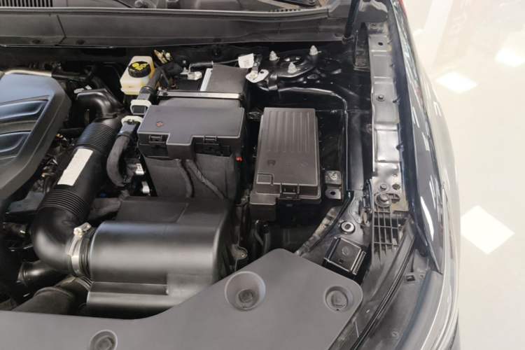 Used Hongqi HS5 2025 2.0T Two-Wheel Drive Flagship Pro Edition Engine Bay Left