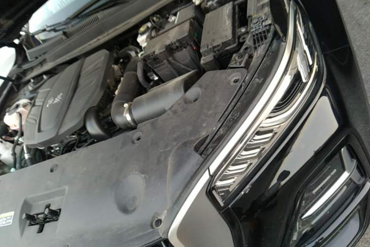 Used Hongqi HS5 2025 2.0T Two-Wheel Drive Flagship Pro Edition Engine Bay Left