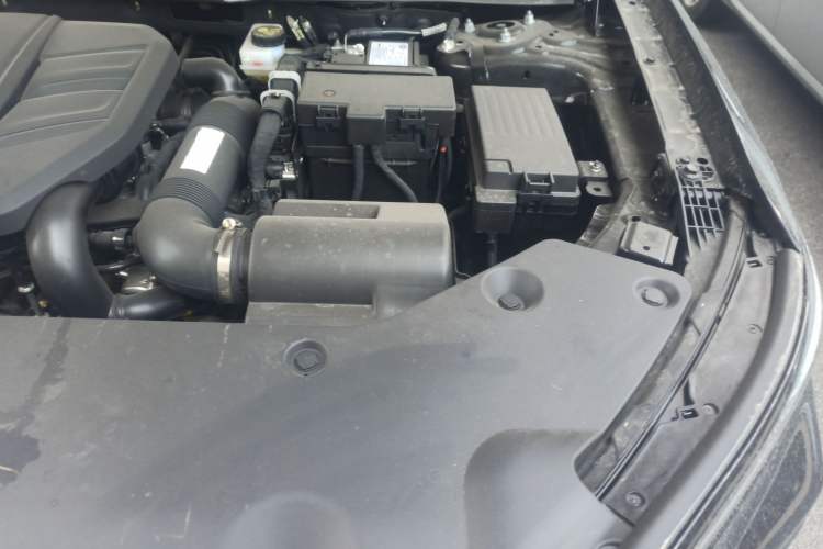 Used Hongqi HS5 2025 2.0T Two-Wheel-Drive Xuan Ying Edition Engine Bay Left