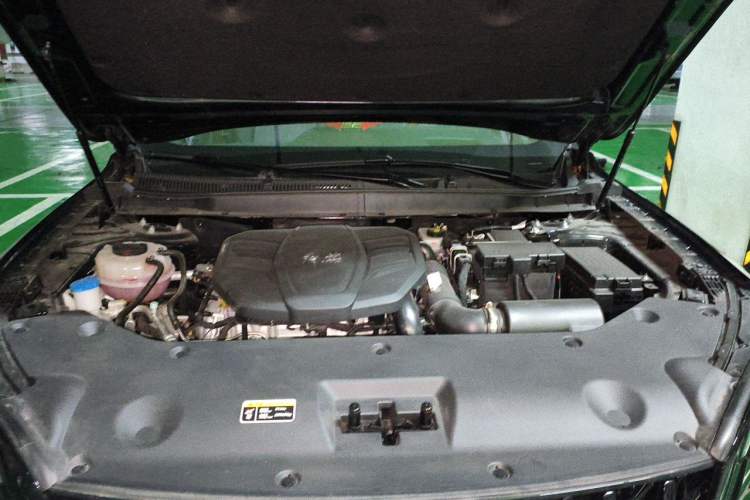 Used Hongqi HS5 2025 2.0T All-Wheel-Drive Xuan Ying Version Engine Bay