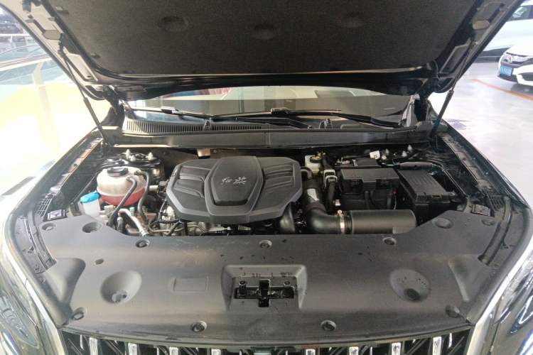 Used Hongqi HS5 2025 2.0T All-Wheel-Drive Flagship Pro Edition Engine Bay