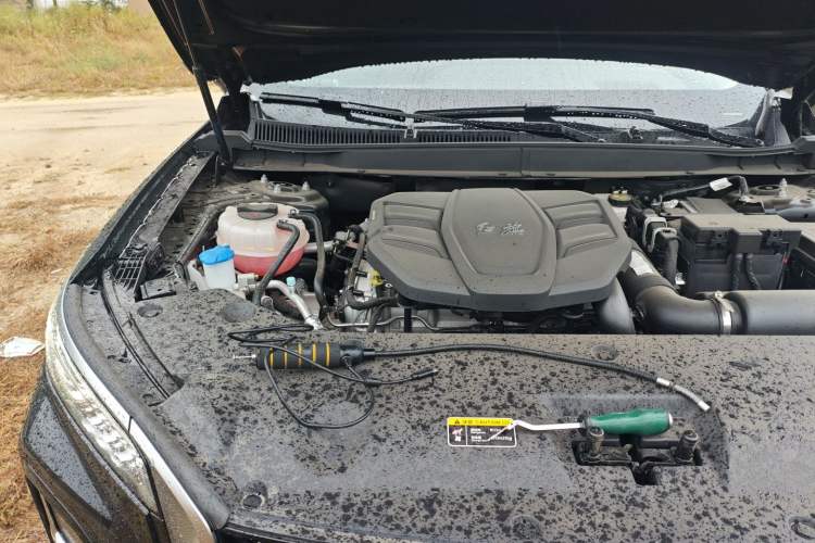 Used Hongqi HS5 2025 2.0T Two-Wheel Drive Flagship Pro Edition Engine Bay Right